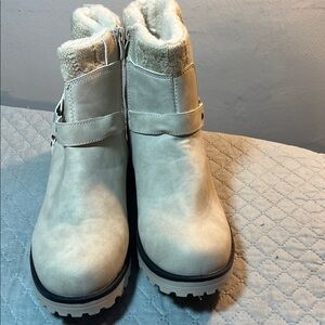 Women's Cream Ankle Boots.  Size:  8